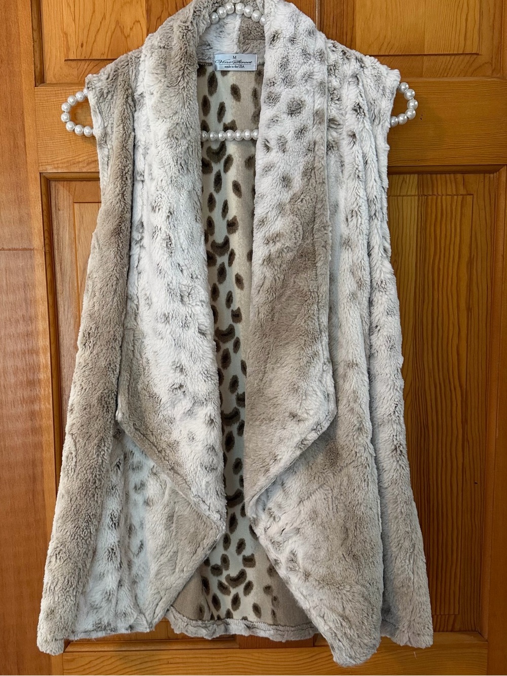 Women's Faux Fur Vest Sz M Spotted Animal Print Sleeveless Plush Cozy Statement